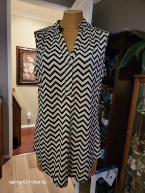 PerSeption Concept Black and White Chevron Sleeveless Blouse